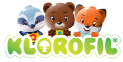 Trois personnages animaliers stylisés, un blaireau, un ours et un renard, souriants, se tiennent derrière le logo "KLOROFIL".