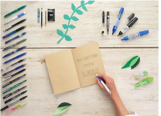 Stylos Pilot disposés autour d'un carnet